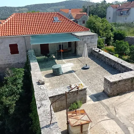 Makina * Nerežišća